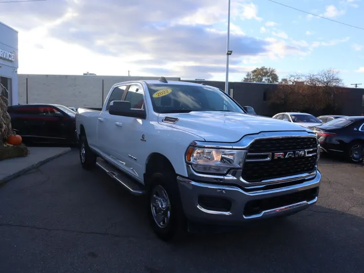 WHITE, 2022 RAM 2500 CREW CAB Image 4