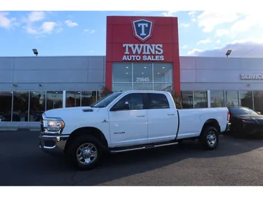 WHITE, 2022 RAM 2500 CREW CAB Image 