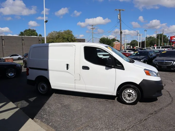 WHITE, 2019 NISSAN NV200 Image 5