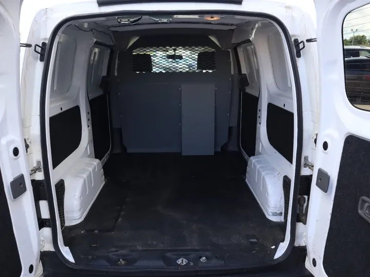 WHITE, 2019 NISSAN NV200 Image 14