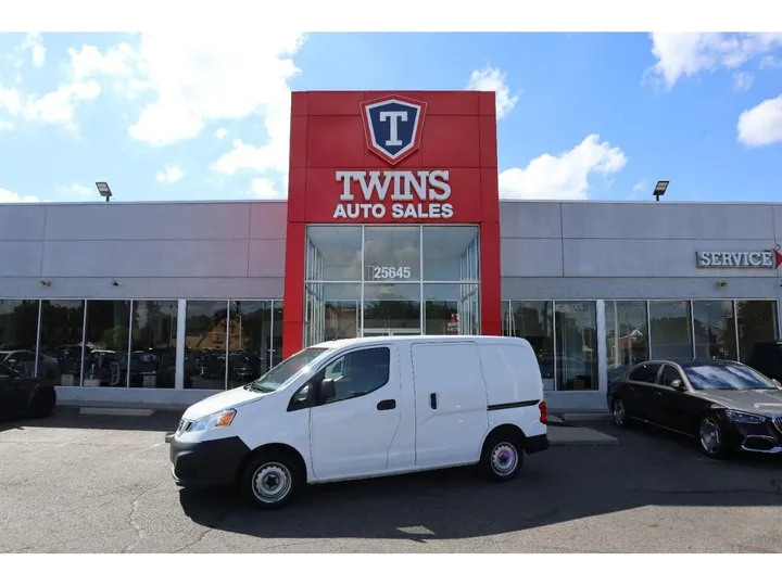 WHITE, 2019 NISSAN NV200 Image 1