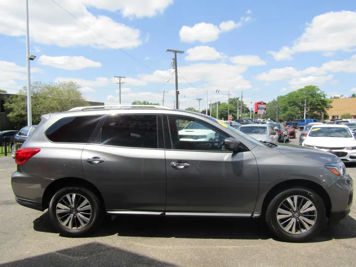 GRAY, 2020 NISSAN PATHFINDER Image 5