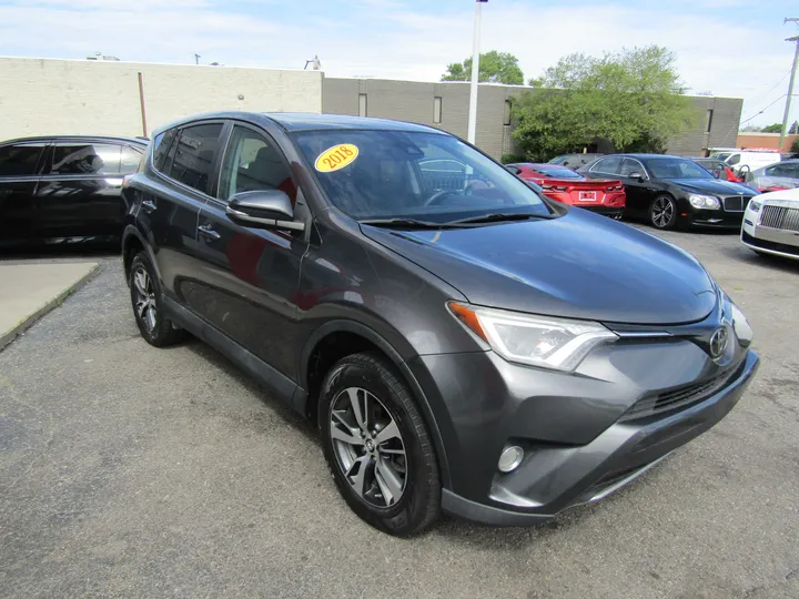 GRAY, 2018 TOYOTA RAV4 Image 4