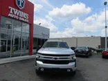 SILVER, 2019 CHEVROLET SILVERADO 1500 CREW CAB Thumnail Image 3