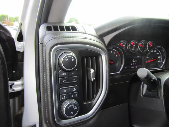 SILVER, 2019 CHEVROLET SILVERADO 1500 CREW CAB Image 9