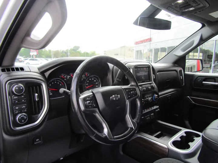 SILVER, 2019 CHEVROLET SILVERADO 1500 CREW CAB Image 13