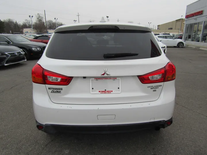 WHITE, 2017 MITSUBISHI OUTLANDER SPORT Image 7