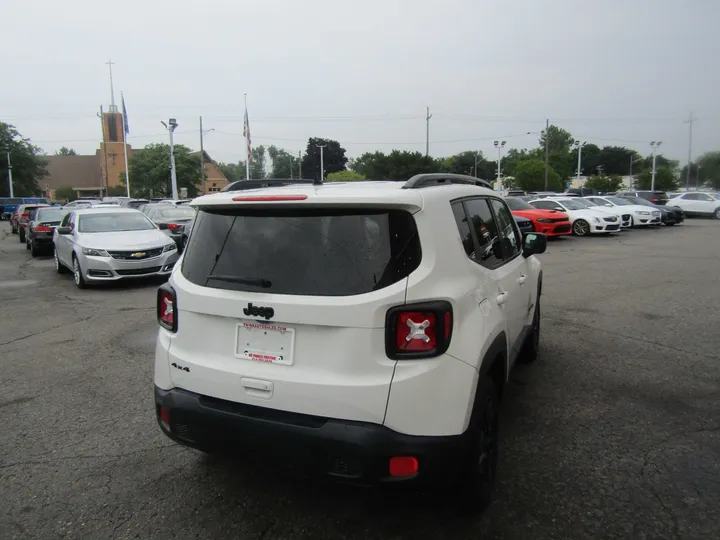 WHITE, 2018 JEEP RENEGADE Image 7