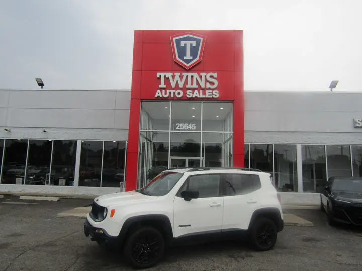 WHITE, 2018 JEEP RENEGADE Image 1