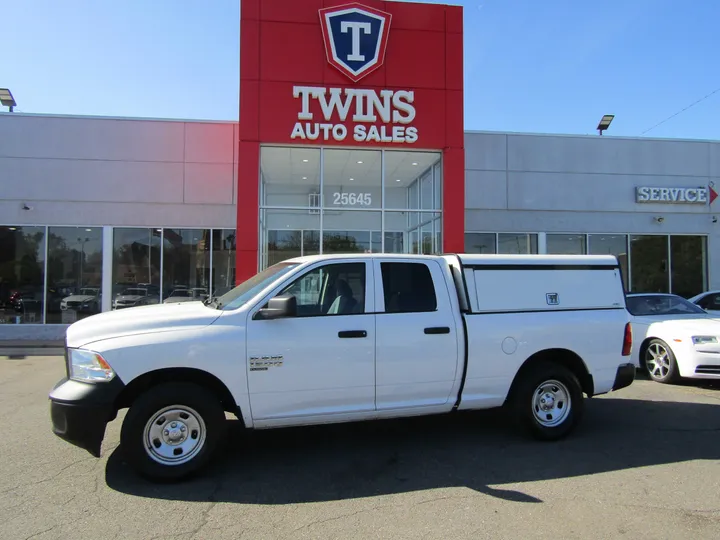 WHITE, 2019 RAM 1500 CLASSIC QUAD CAB Image 2