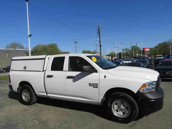 WHITE, 2019 RAM 1500 CLASSIC QUAD CAB Image 5