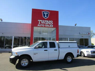 WHITE, 2019 RAM 1500 CLASSIC QUAD CAB Image 