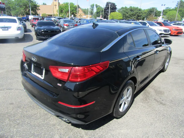 BLACK, 2015 KIA OPTIMA Image 6