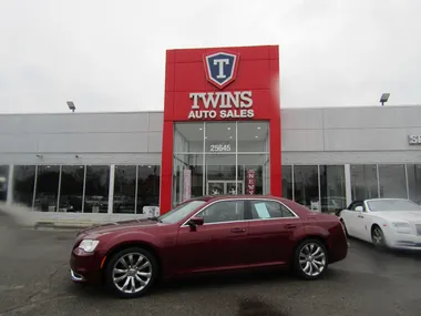 RED, 2017 CHRYSLER 300 Image 31