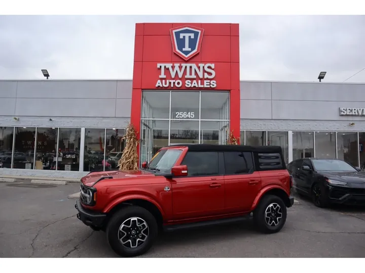 Red, 2022 FORD BRONCO Image 1