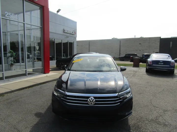 BLACK, 2021 VOLKSWAGEN JETTA Image 3