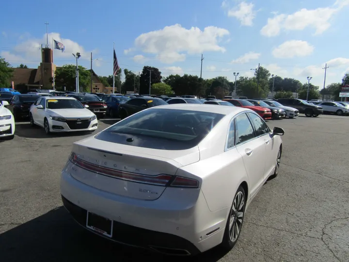 WHITE, 2019 LINCOLN MKZ Image 6