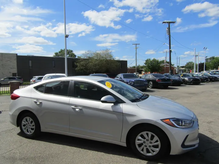 SILVER, 2018 HYUNDAI ELANTRA Image 5