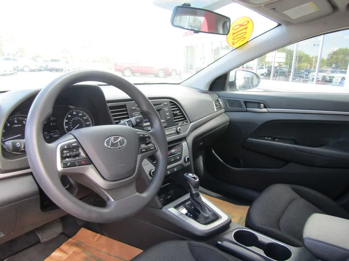 SILVER, 2018 HYUNDAI ELANTRA Image 9