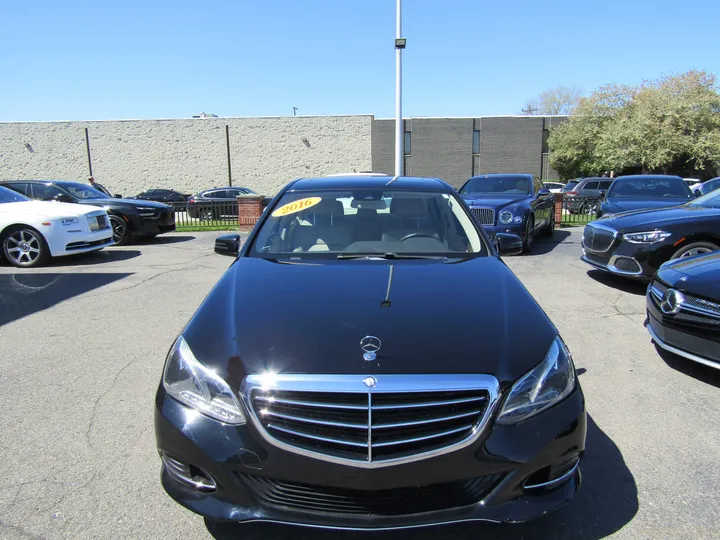 BLACK, 2016 MERCEDES-BENZ E-CLASS Image 2