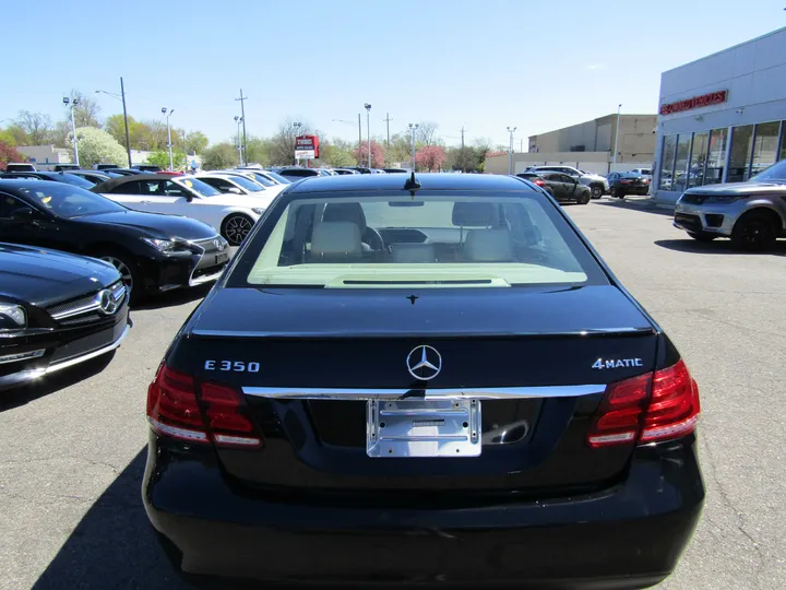 BLACK, 2016 MERCEDES-BENZ E-CLASS Image 5