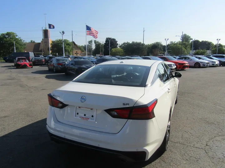 WHITE, 2020 NISSAN ALTIMA Image 6