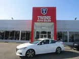 WHITE, 2020 NISSAN ALTIMA Thumnail Image 1