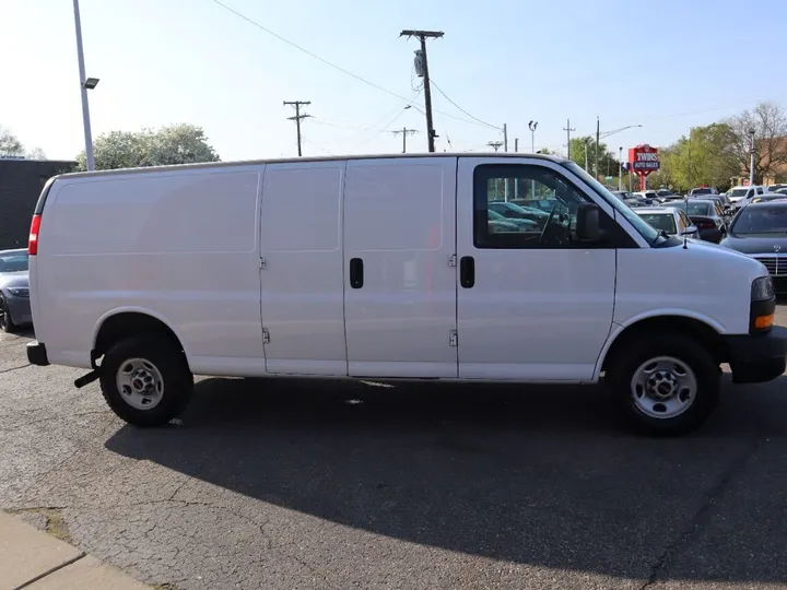 White, 2019 GMC SAVANA 3500 CARGO Image 5