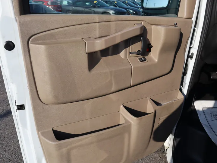 White, 2019 GMC SAVANA 3500 CARGO Image 9