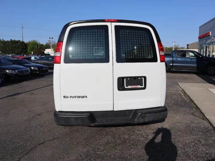 White, 2019 GMC SAVANA 3500 CARGO Image 7