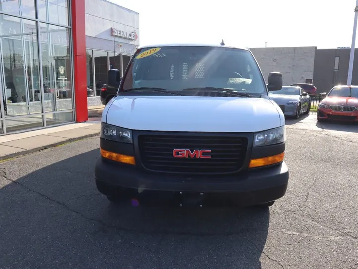 White, 2019 GMC SAVANA 3500 CARGO Image 3