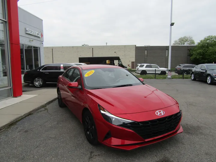 RED, 2022 HYUNDAI ELANTRA Image 4