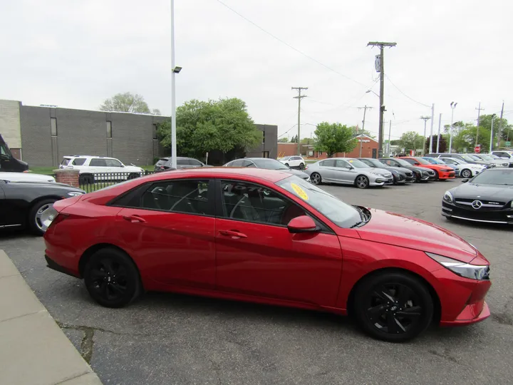 RED, 2022 HYUNDAI ELANTRA Image 5