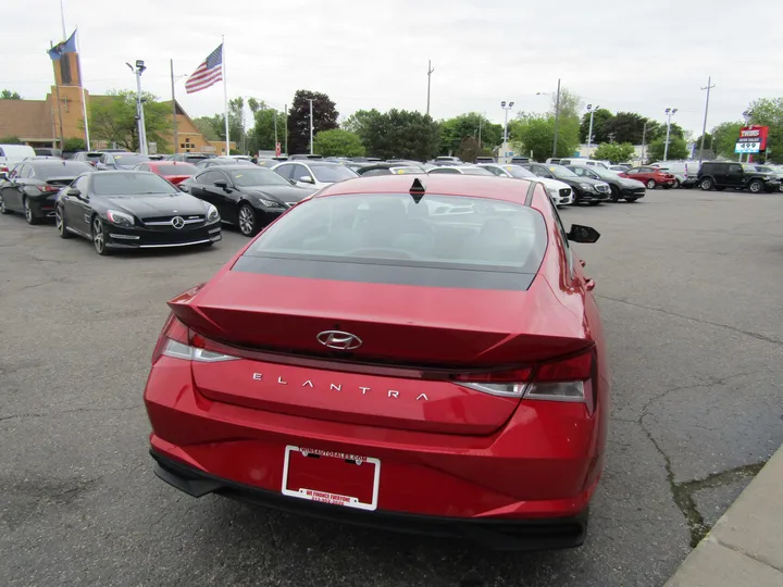 RED, 2022 HYUNDAI ELANTRA Image 6