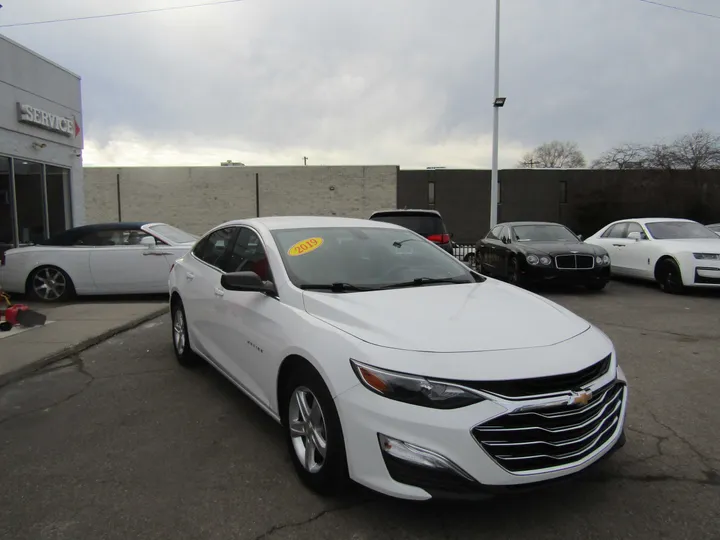 WHITE, 2019 CHEVROLET MALIBU Image 3