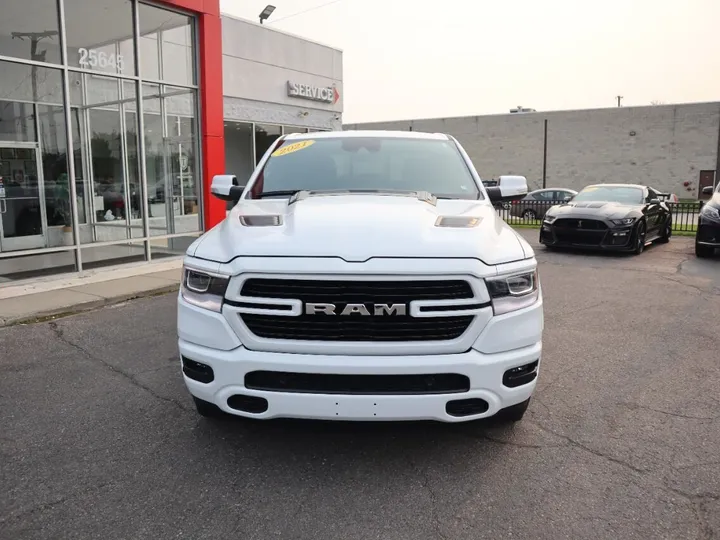 WHITE, 2021 RAM 1500 CREW CAB Image 3