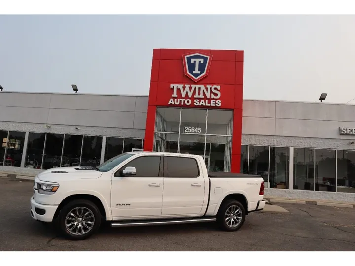 WHITE, 2021 RAM 1500 CREW CAB Image 1