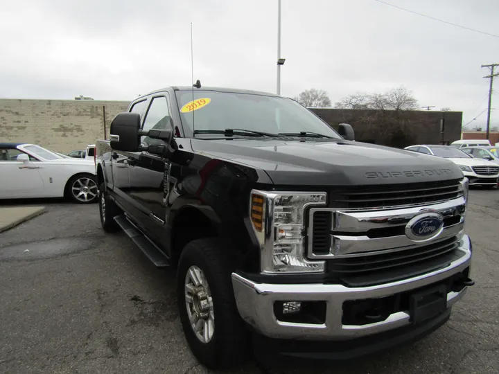 BLACK, 2019 FORD F250 SUPER DUTY CREW CAB Image 3