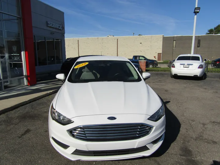 WHITE, 2018 FORD FUSION Image 3