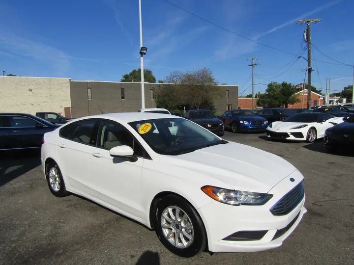 WHITE, 2018 FORD FUSION Image 4