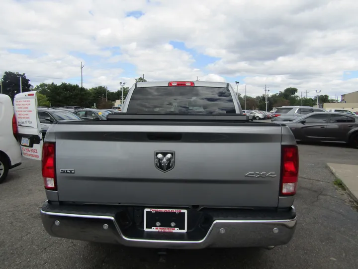 SILVER, 2022 RAM 1500 CLASSIC CREW CAB Image 5