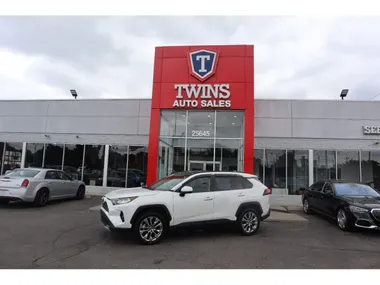 WHITE, 2019 TOYOTA RAV4 Image 24