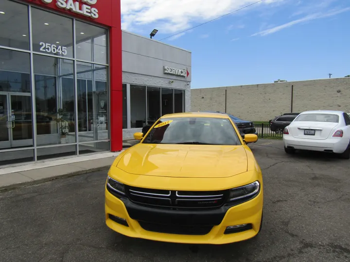 YELLOW, 2017 DODGE CHARGER Image 3