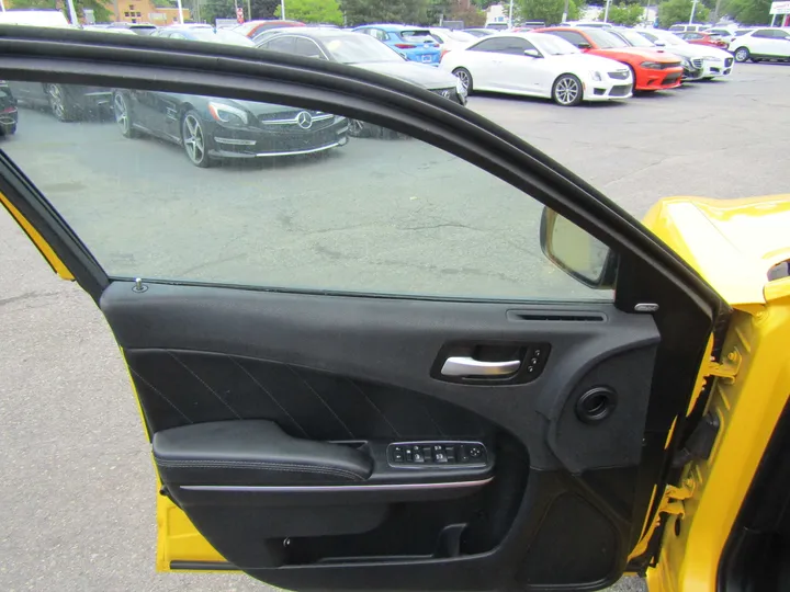 YELLOW, 2017 DODGE CHARGER Image 9