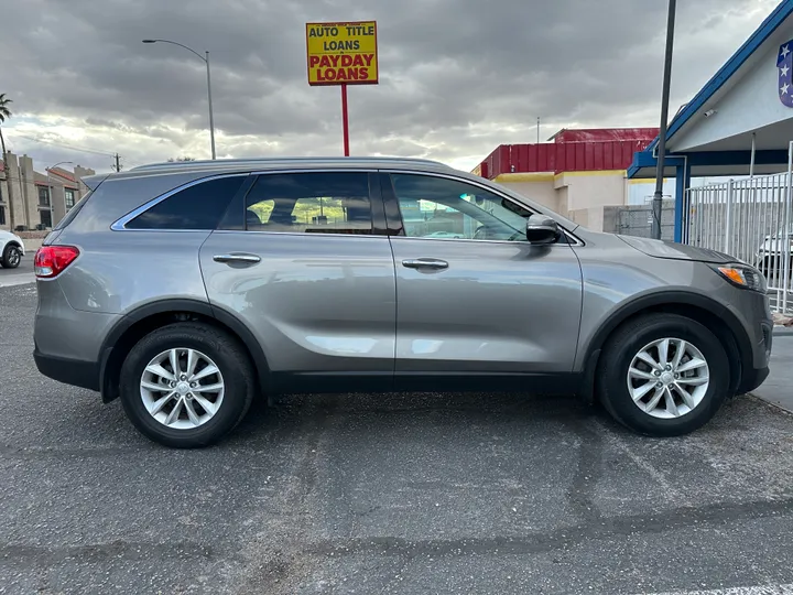 GREY, 2017 KIA SORENTO Image 8