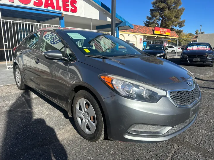 GREY, 2016 KIA FORTE Image 3