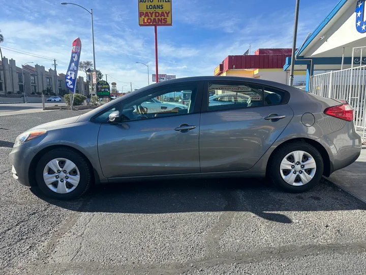 GREY, 2016 KIA FORTE Image 4