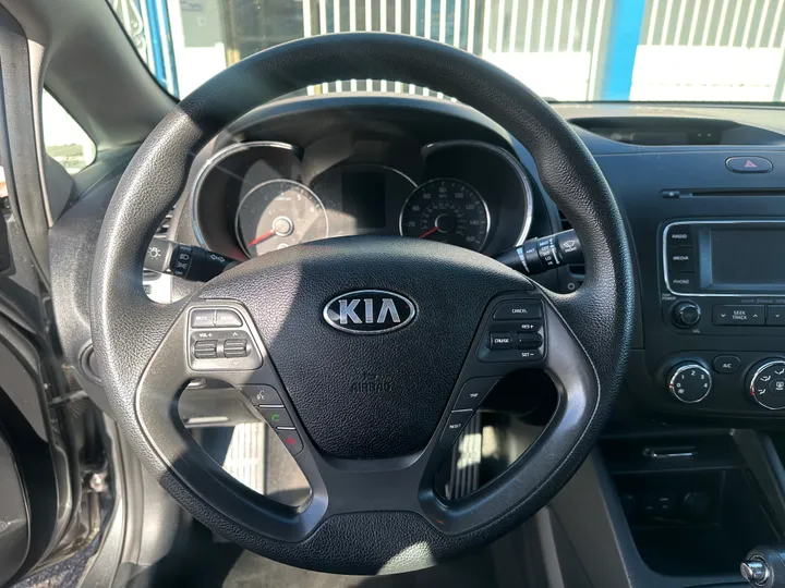 GREY, 2016 KIA FORTE Image 12