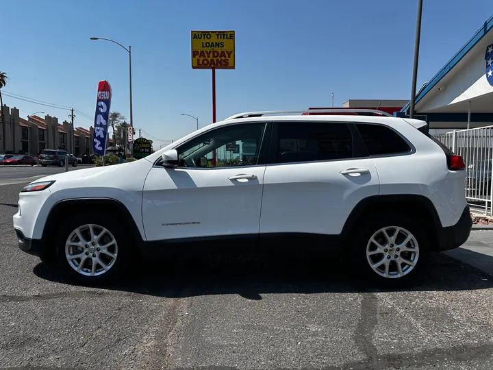 WHITE, 2018 JEEP CHEROKEE Image 4