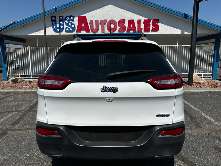 WHITE, 2018 JEEP CHEROKEE Image 6